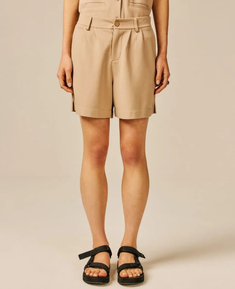 Oirro Beige - Short | Sun Valley